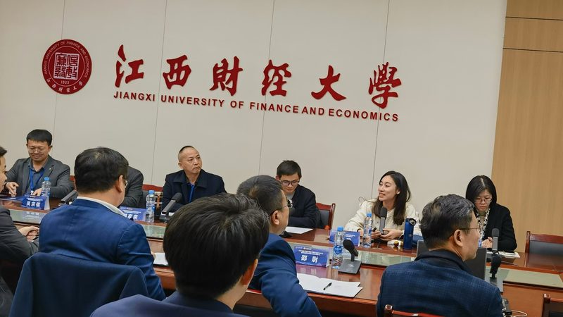 企业需要准备以下资料进行代理记账报税：